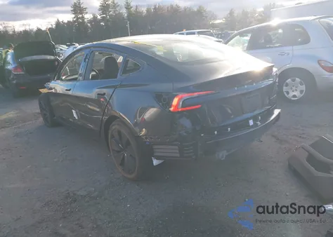 2025 Tesla Model 3 Long Range All-Wheel Drive z USA, uszkodzony, nr VIN 5YJ3E1EB7SF066371